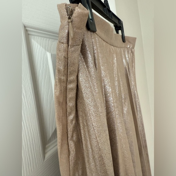 Maeve Anthropologie Pleated Midi Skirt Size S
Gold Metallic Sueded NWT - Picture 5 of 9